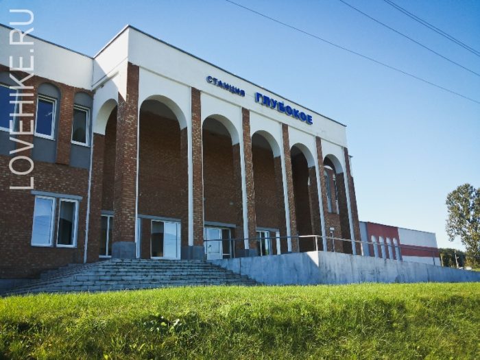 Железнодорожный вокзал в городе Глубокое, Беларусь.