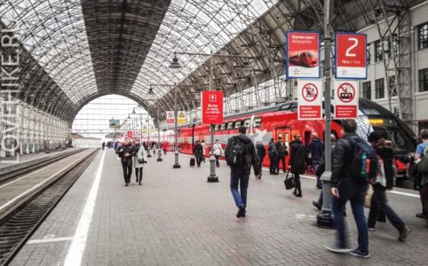 Киевский вокзал в Москве. Двухэтажный аэроэкспресс в аэропорт Внуково.